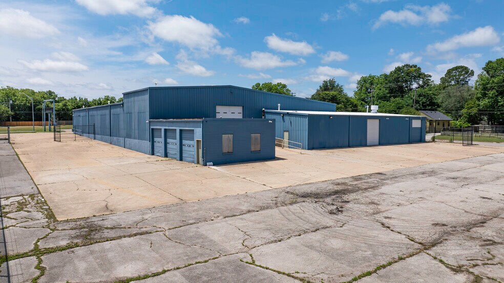 More Photos Of 1511 W Broadway St, Ardmore Auto Dealership For Sale