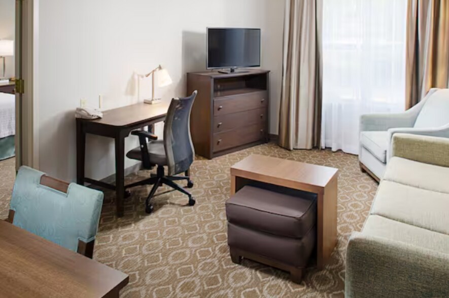 More Photos Of 6085 Enterprise Pky, Solon Hotel For Sale