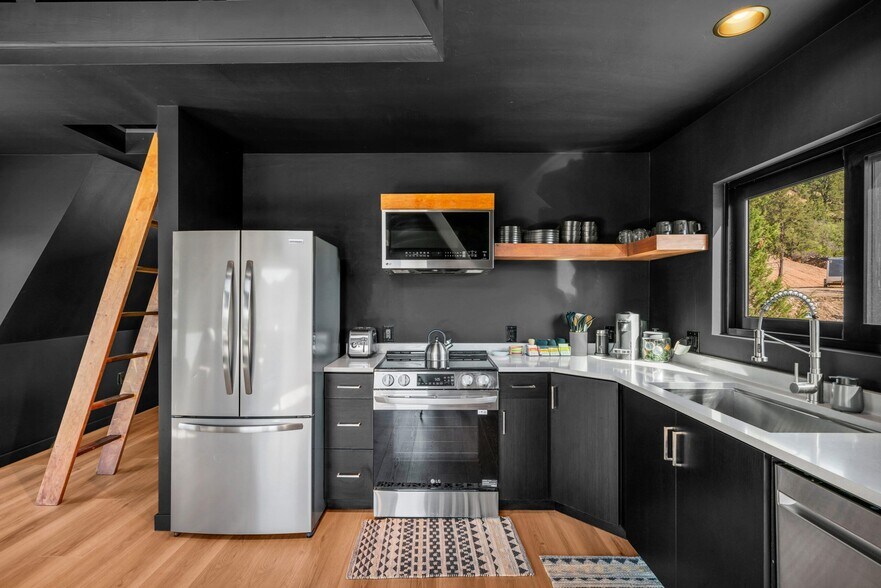 More Photos Of 360 Overlook ln, Glendale Specialty For Sale