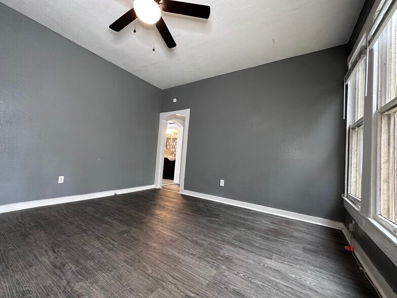 More Photos Of 1106 Esplanade St, Marshall Apartments For Sale