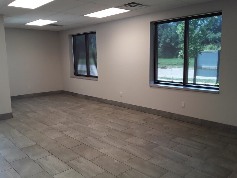 More Photos Of 33620 Lipke St, Clinton Township Manufacturing For Sale