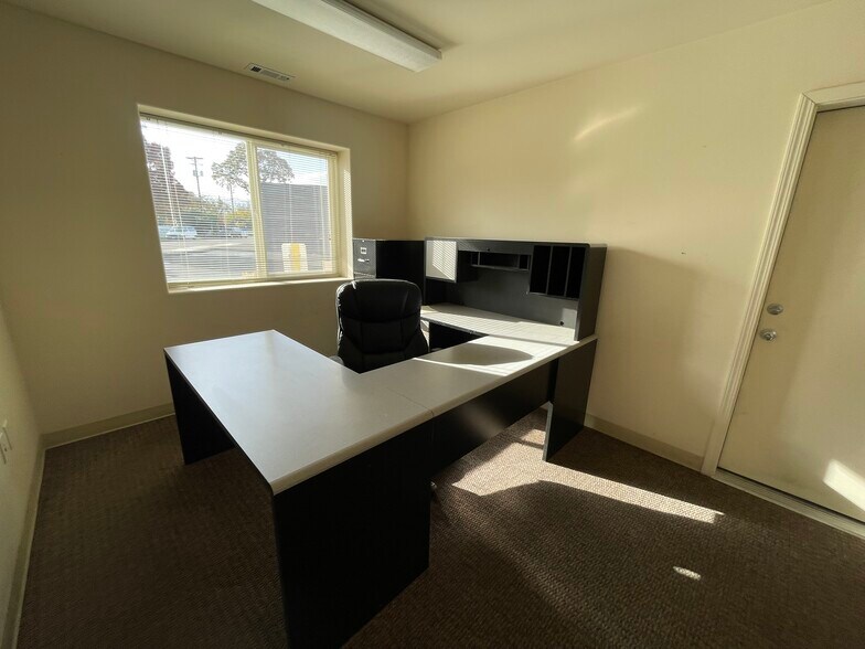 More Photos Of 102 W Clark St, Medford Warehouse For Lease