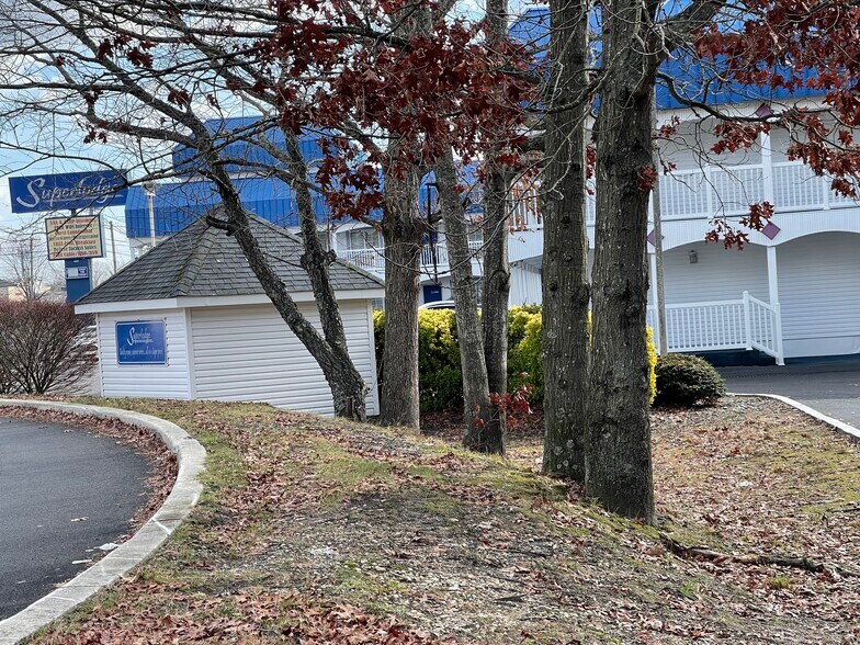 More Photos Of 633 White Horse Pike, Absecon Hotel For Sale