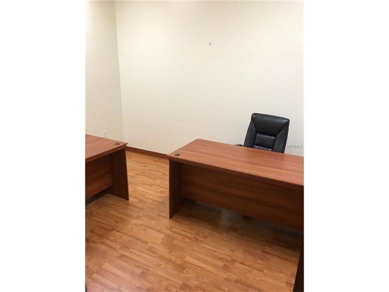 More Photos Of 7901 Kingspointe Pky, Orlando Showroom For Sale