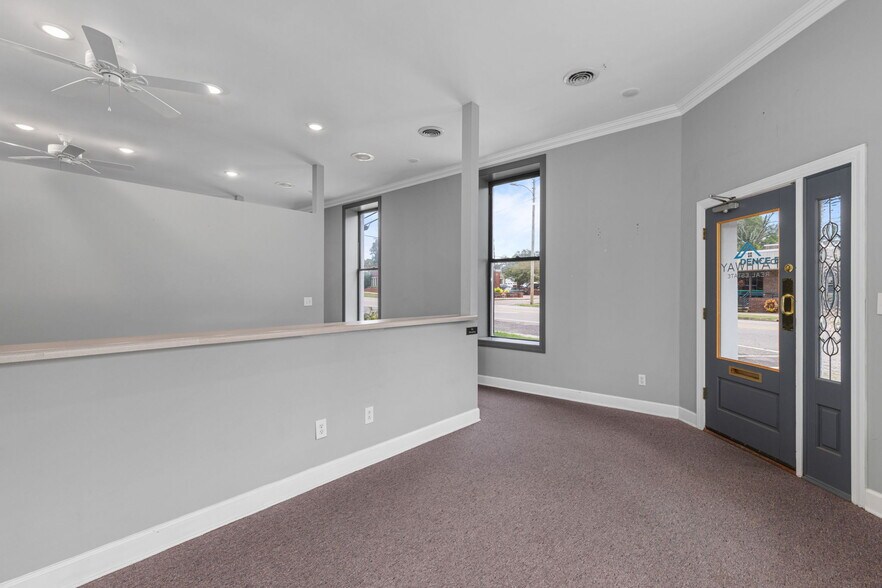 More Photos Of 218 Main St, Nettleton Office For Sale