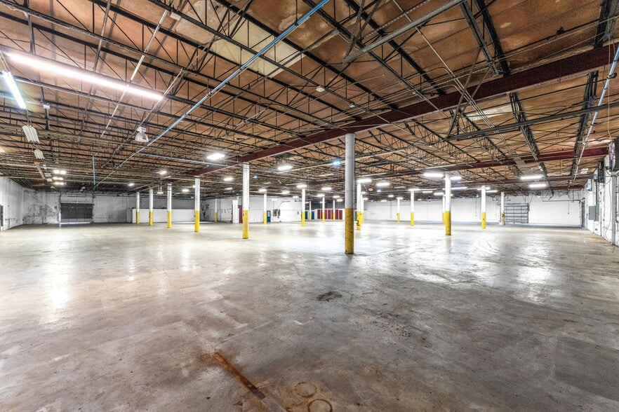 More Photos Of 7620 W 2nd Ct, Hialeah Warehouse For Sale