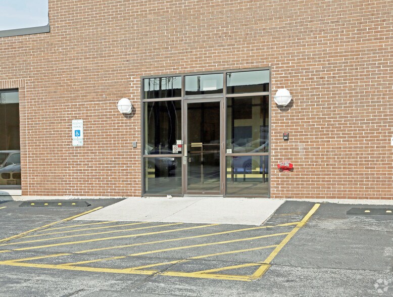 More Photos Of 435 W Fullerton Ave, Elmhurst Light Manufacturing For Sale