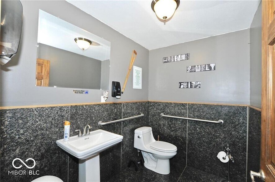 More Photos Of 2155 N 700 W, Arlington Storefront For Sale