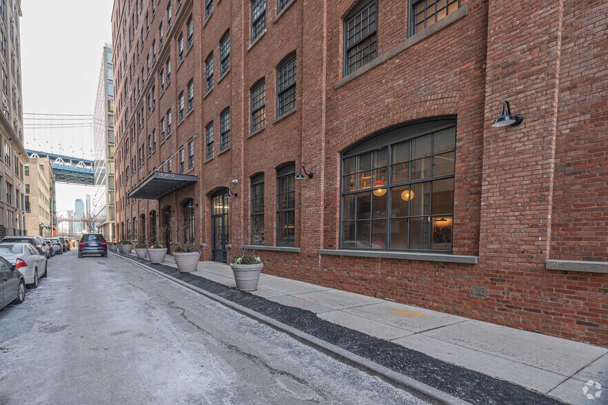 More Photos Of 10 Jay St, Brooklyn Office For Lease