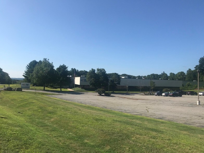 More Photos Of 125 Goddard Memorial Dr, Worcester Warehouse For Lease