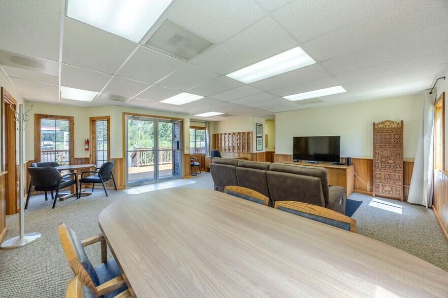 More Photos Of 45632 McKenzie Hwy, Vida Flex For Sale
