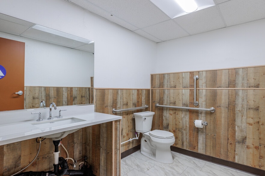 More Photos Of 9468-9472 Magnolia Ave, Riverside Storefront For Lease