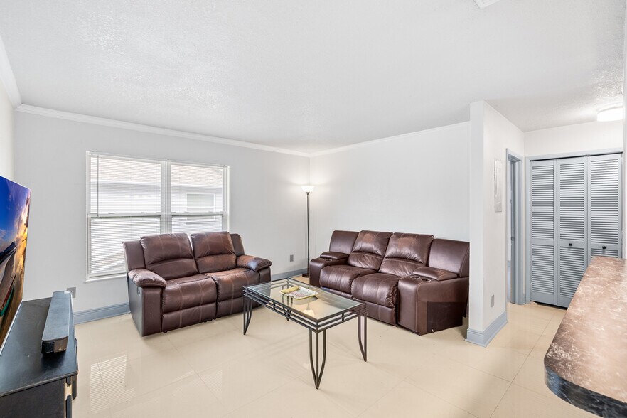 More Photos Of 7917 Lakeshore Dr, Tampa Multifamily For Sale