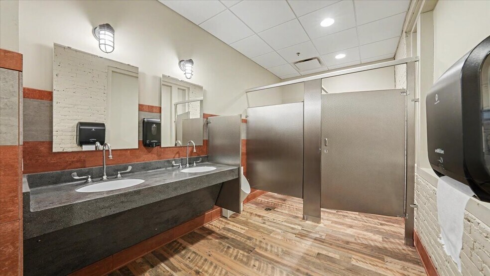 More Photos Of 102 Walnut St, Winona Office Residential For Sale