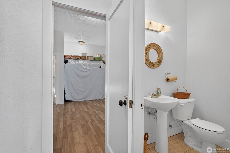 More Photos Of 112 1st Ave S, Ilwaco Storefront For Sale