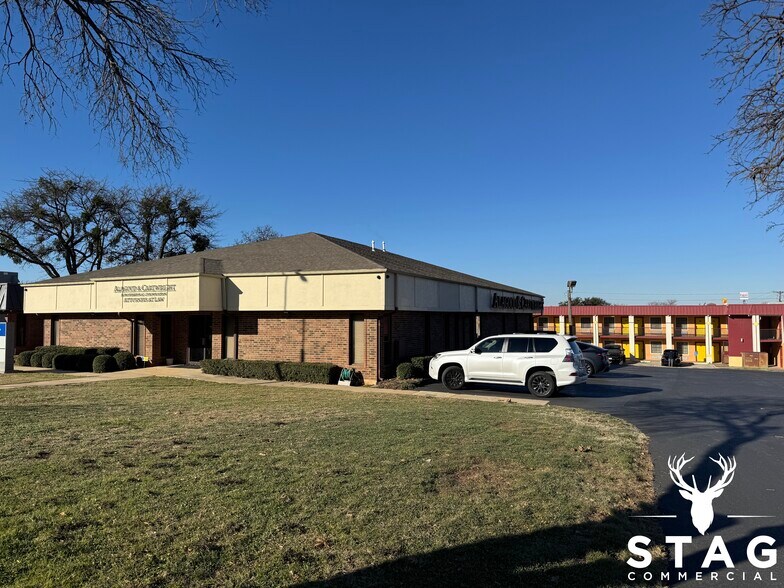 More Photos Of 1710 Westminster St, Denton Medical For Lease