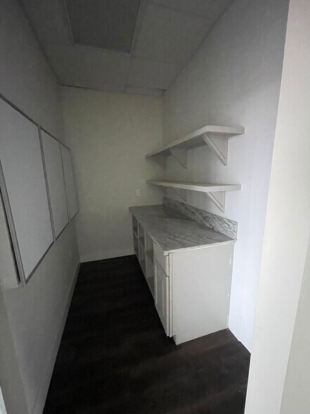 More Photos Of 74-5035 Queen Kaahumanu Hwy, Kailua Kona Storefront Retail Office For Lease