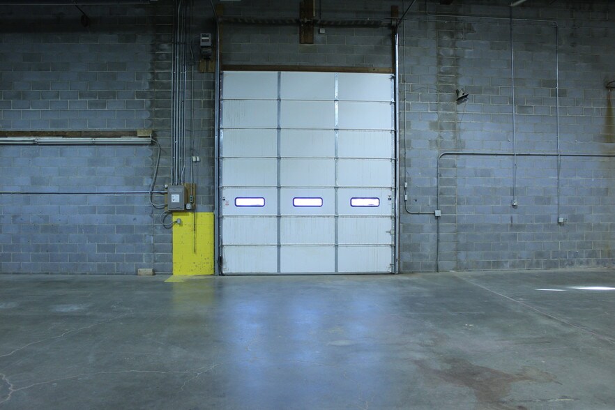 More Photos Of 3320 Terminal Dr, Eagan Distribution For Sale