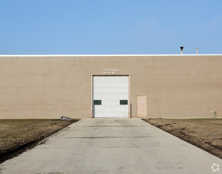 More Photos Of 832 Industrial Dr, Elmhurst Manufacturing For Lease