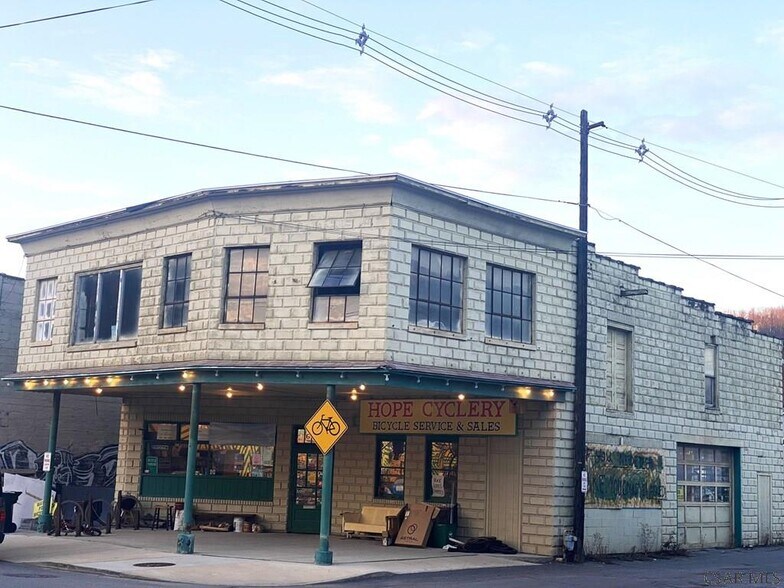 More Photos Of 329 Matthews St, Johnstown General Retail For Sale