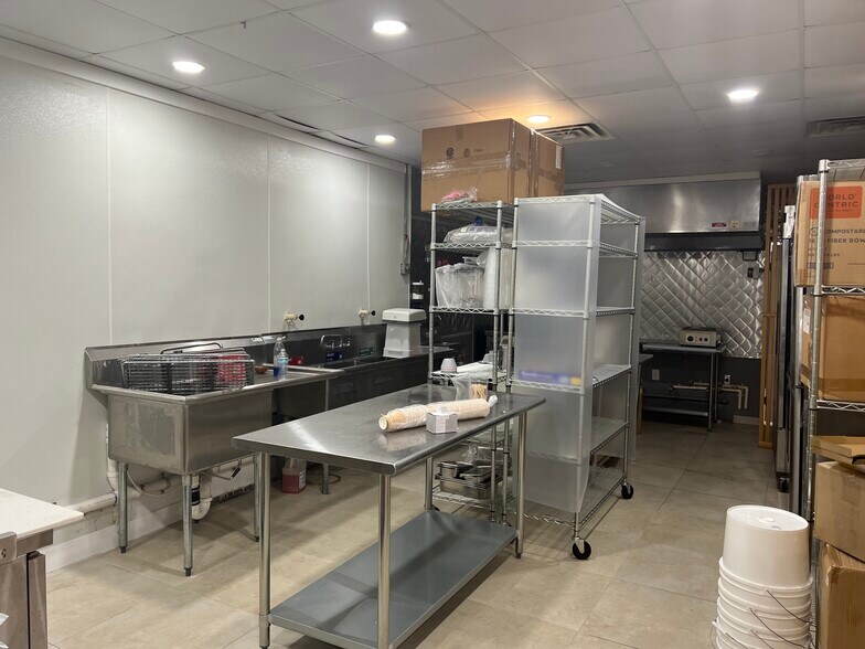 More Photos Of 2210-2220 NE 123rd St, Miami Restaurant For Lease