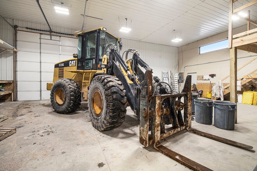 More Photos Of 9486 S Meridian Rd, Clarklake Light Manufacturing For Sale