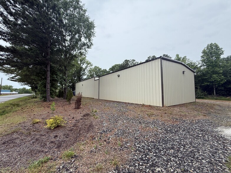 More Photos Of 125 Payne Rd, Anderson Light Manufacturing For Lease