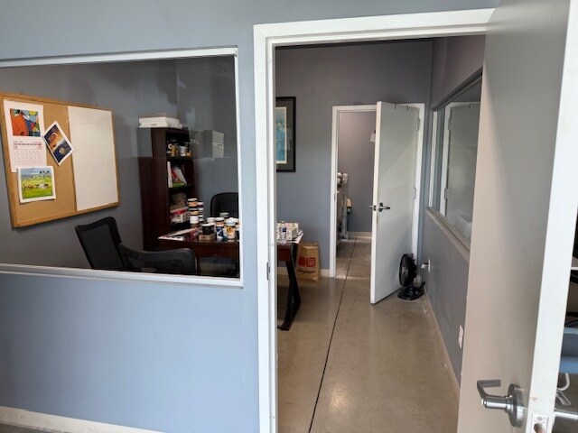 More Photos Of 25 Centreport Pky, Stafford Flex For Lease