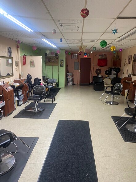 More Photos Of 8936 Greenfield Rd, Detroit Storefront For Sale