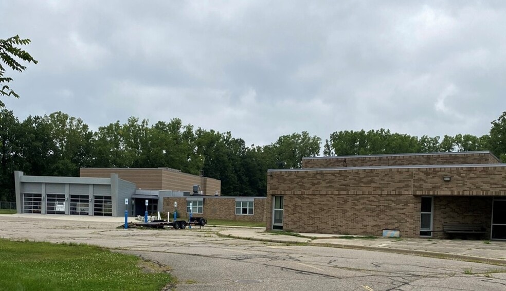 Primary Photo Of 155 E Glass Rd, Ortonville Schools For Sale