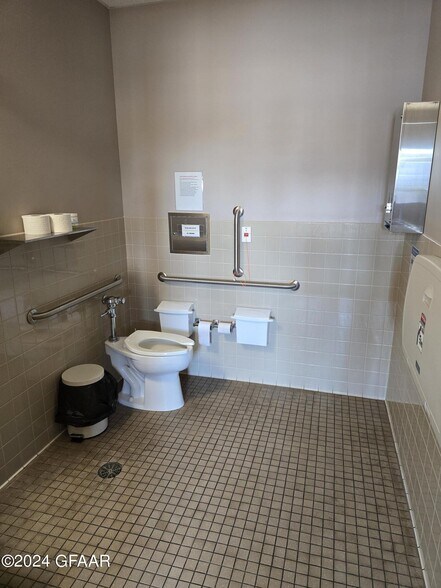 More Photos Of 3221 32nd Ave S, Grand Forks Unknown For Lease