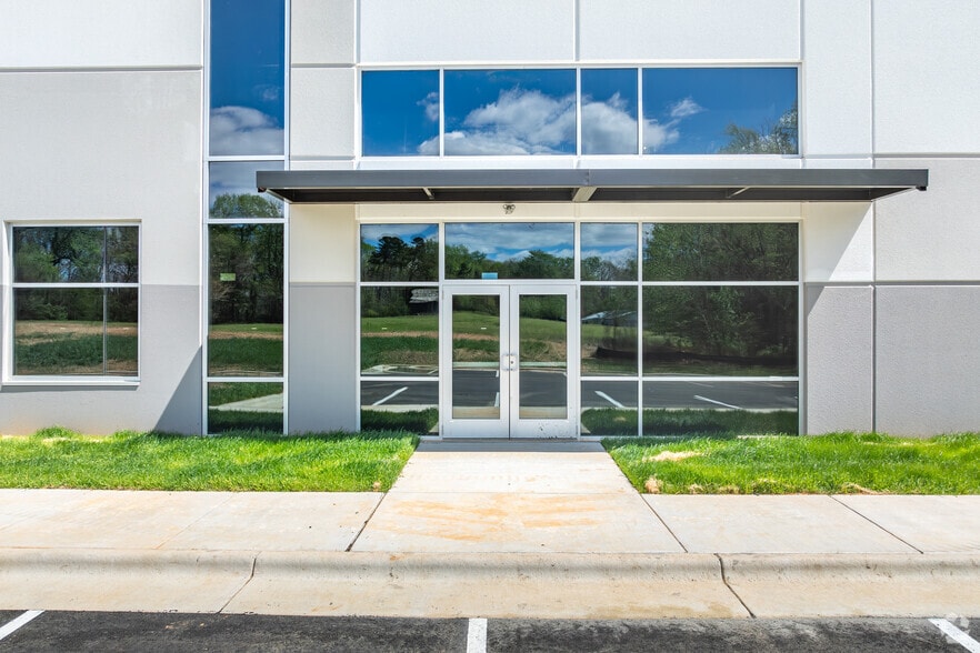 More Photos Of 3631 McConnell Rd, Greensboro Distribution For Lease