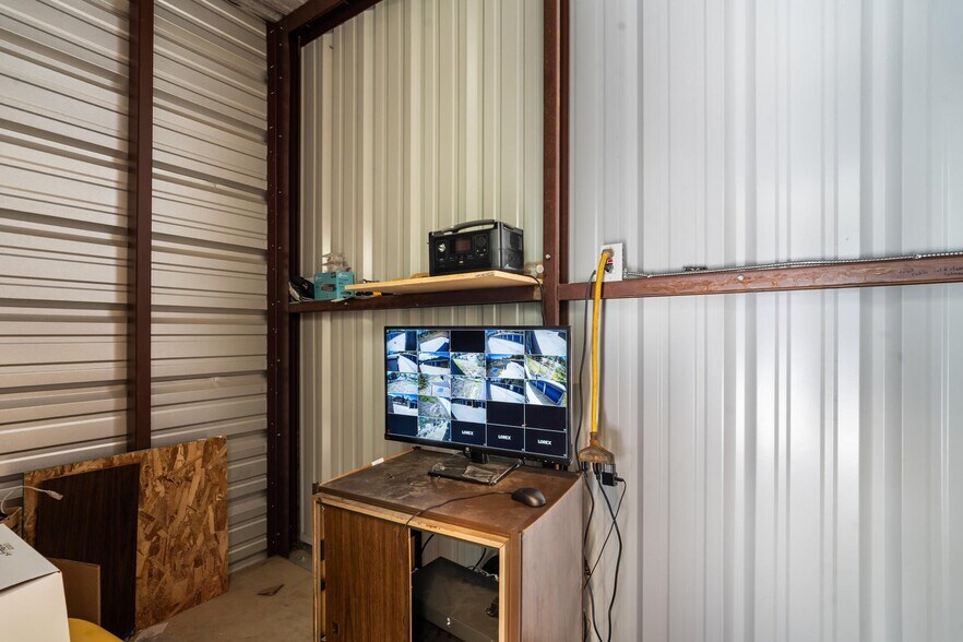 More Photos Of 5450 N River Rd, Gold Hill Self Storage For Sale