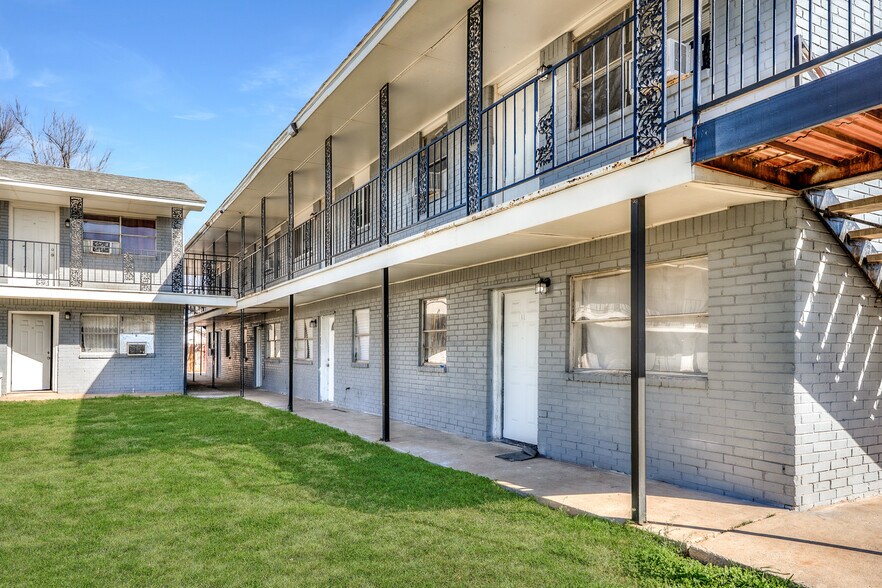 More Photos Of 2801 SW 42nd St, Oklahoma City Apartments For Sale