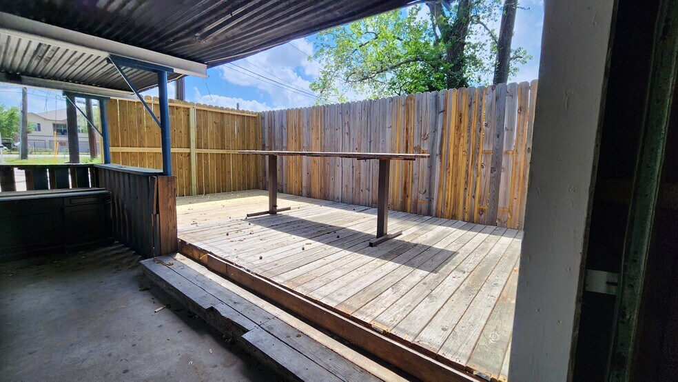 More Photos Of 6225 Greens Rd, Humble Bar For Lease
