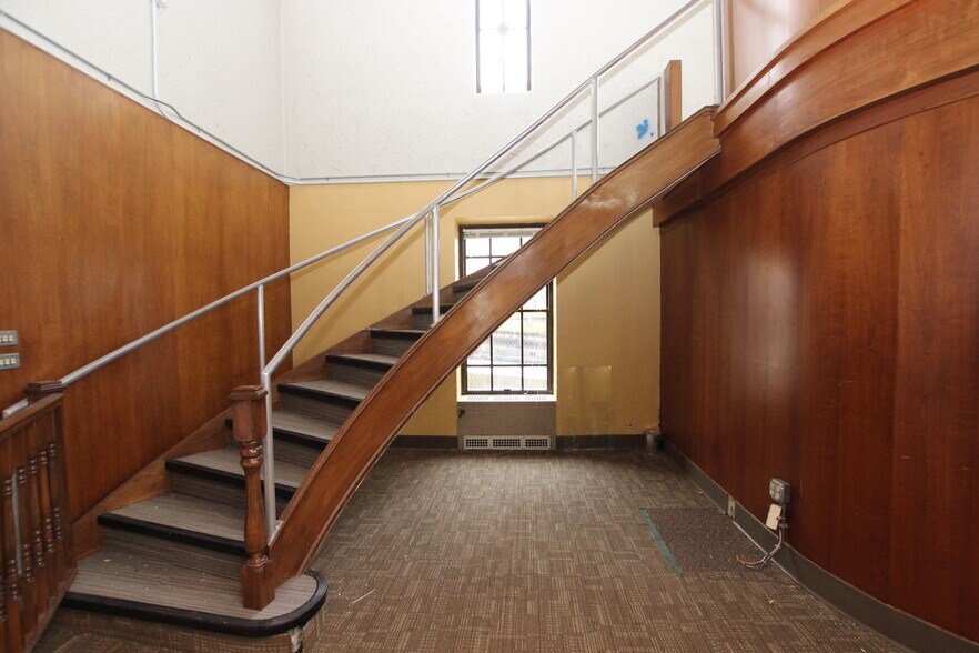 More Photos Of 210 Main St, Danbury Bank For Sale