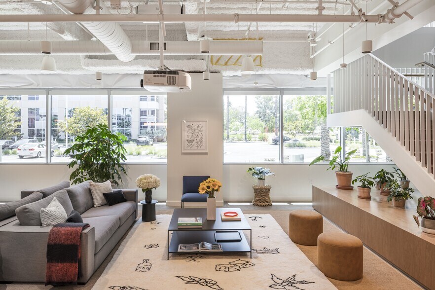 More Photos Of 21255 Burbank Blvd, Woodland Hills Office For Lease
