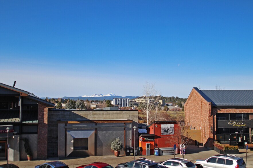 More Photos Of 450 SW Powerhouse Dr, Bend Storefront For Lease