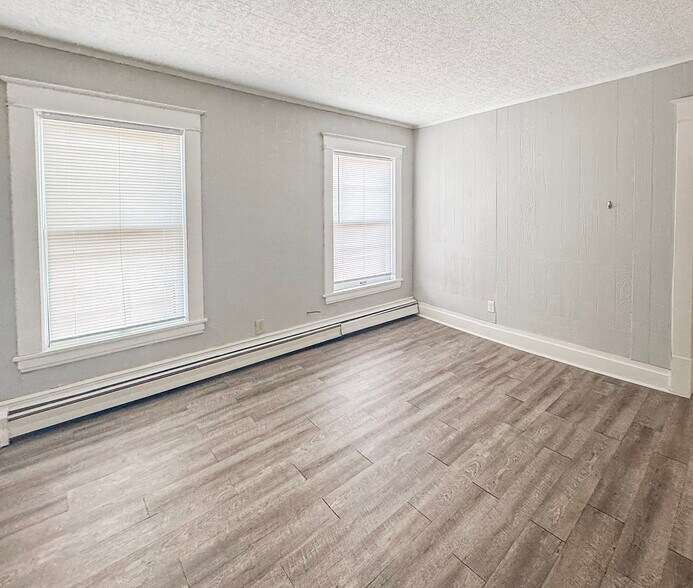 More Photos Of 2628 Central Ave NE, Minneapolis General Retail For Sale