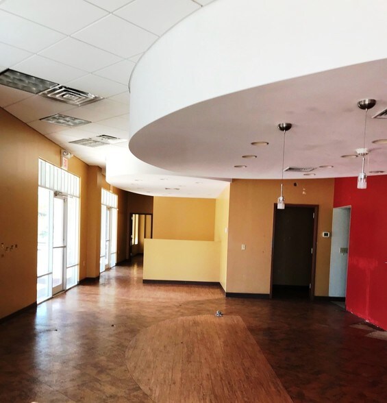 More Photos Of 621 W Jubal Early Dr, Winchester Storefront Retail Office For Lease