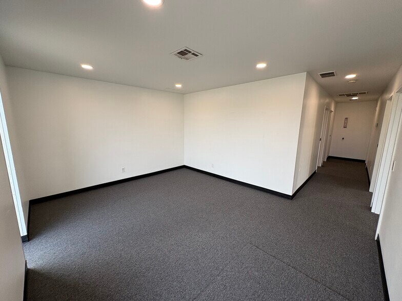 More Photos Of 8528 W Reno Ave, Oklahoma City Manufacturing For Lease