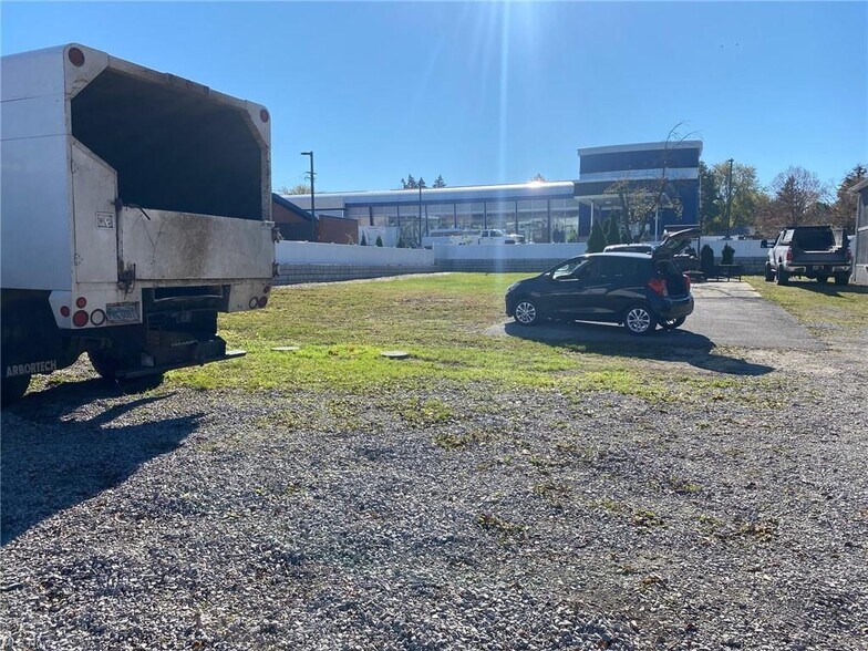 More Photos Of 10703 W Pleasant Valley Rd, Parma Freestanding For Lease