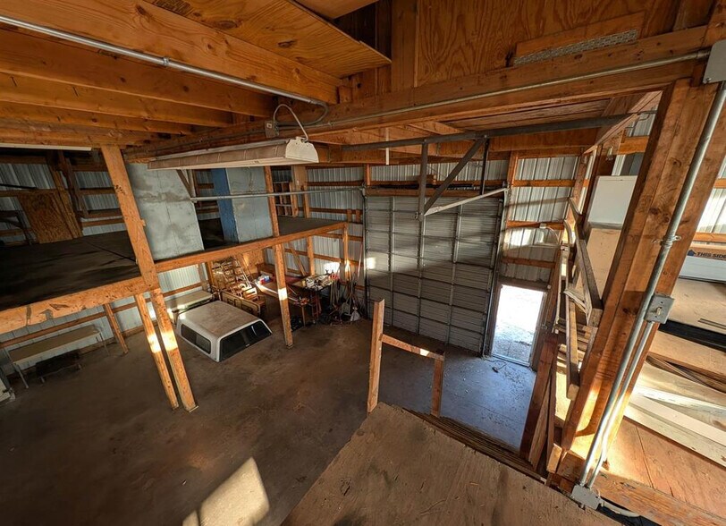 More Photos Of 421 E Moneta Ave, Peoria Heights Self Storage For Lease
