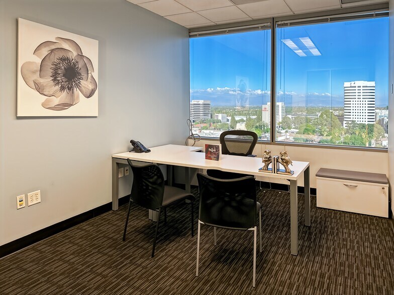 More Photos Of 6303 Owensmouth Ave, Woodland Hills Coworking Space