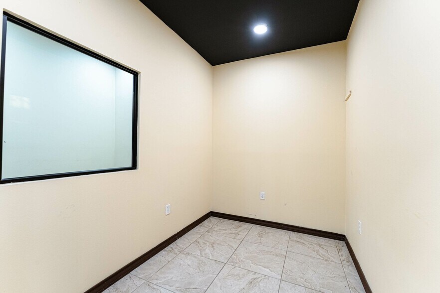 More Photos Of 2243 Pecan Blvd, McAllen Storefront Retail Office For Sale