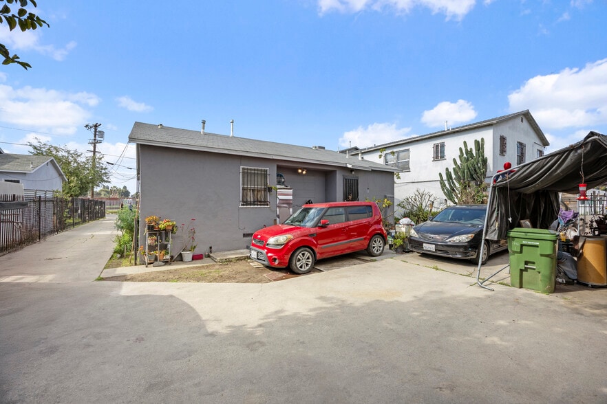 More Photos Of 11008 Willowbrook Ave, Los Angeles Multifamily For Sale