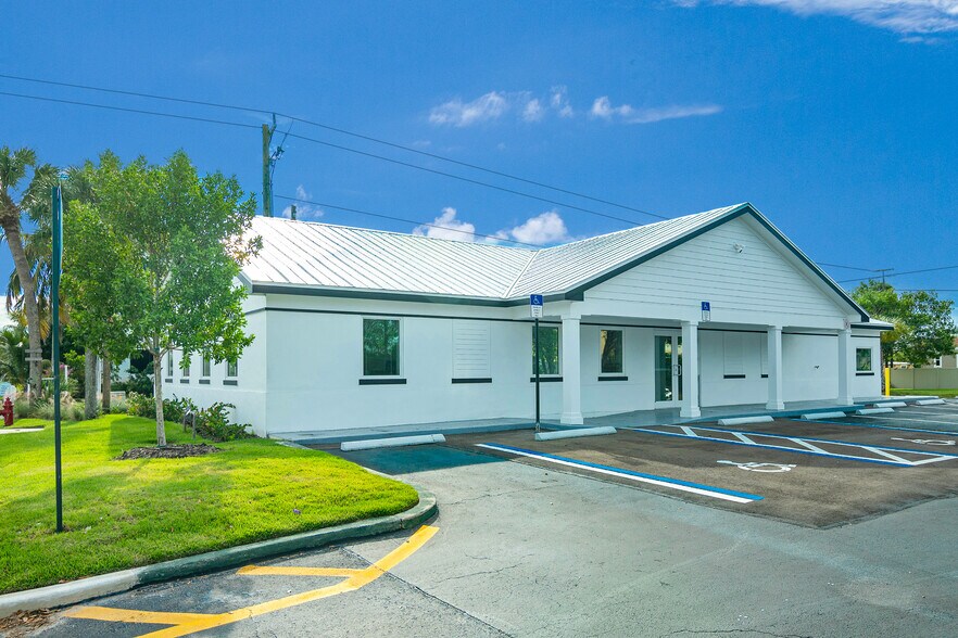 More Photos Of 3010 Tamiami Trl E, Naples Office For Sale