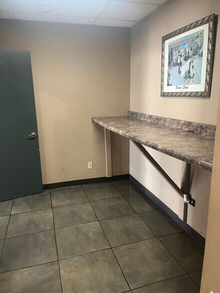 More Photos Of 4001-4165 183rd St, Country Club Hills Unknown For Lease