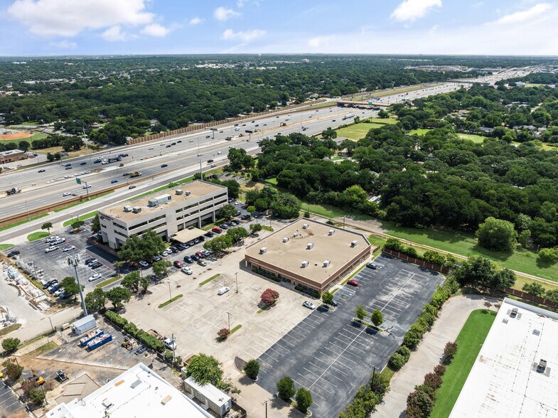 More Photos Of 689 Airport Fwy, Hurst Office For Lease