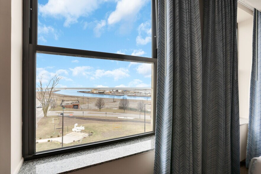More Photos Of 301 Broadway, Lorain Hotel For Lease